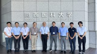 島津製作所常務執行役員の前田愛明氏が光免疫医学研究所を訪問されました